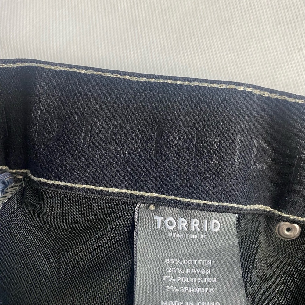 Torrid 5" Bombshell Premium Stretch High Rise Sho… - image 11